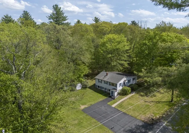 Homes for sale in Candia, NH | 112 Main St, Candia, NH 03034 | MLS# 5090182