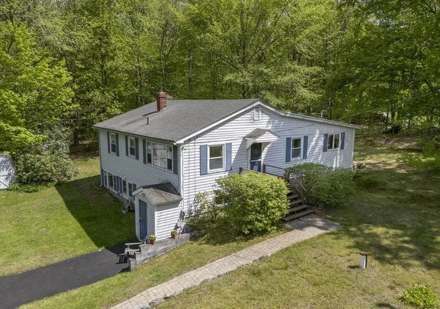 Homes for sale in Candia, NH | 112 Main St, Candia, NH 03034 | MLS# 5090182
