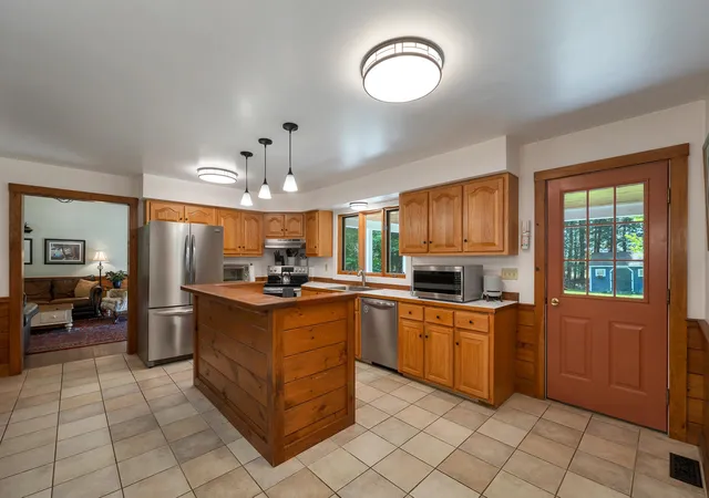 Photo 3 of Single family home for sale at 6 Percy Dr, Wolfeboro, NH 03894 | MLS# 5090215 | Listing updated on 2026-09-01