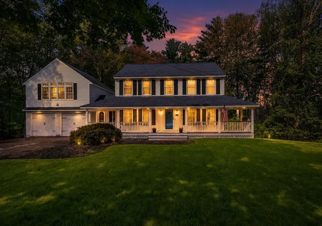 Photo 2 of Single family home for sale at 4 Leary Dr, Litchfield, NH 03052 | MLS# 5090267 | Listing updated on 2026-05-30