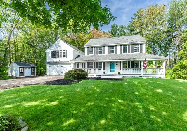 Photo 3 of Single family home for sale at 4 Leary Dr, Litchfield, NH 03052 | MLS# 5090267 | Listing updated on 2026-05-30