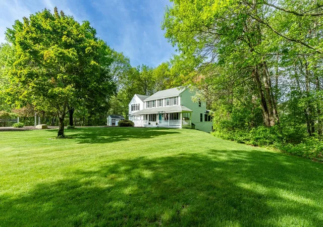 Photo 4 of Single family home for sale at 4 Leary Dr, Litchfield, NH 03052 | MLS# 5090267 | Listing updated on 2026-05-30