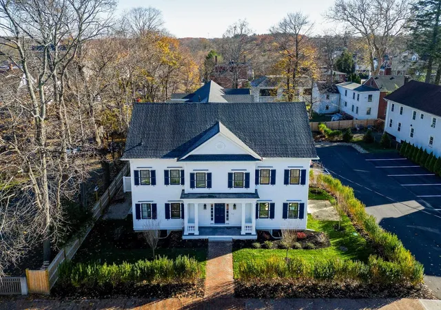 2nd image of 136 Locust St #102, Dover, NH 03820 | MLS# 5090284