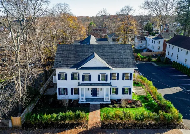 2nd image of 136 Locust St #104, Dover, NH 03820 | MLS# 5090287