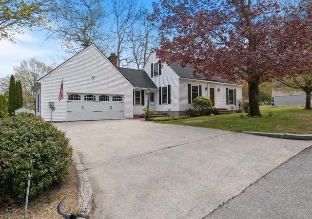 2nd image of 633 Fairfield St, Manchester, NH 03104 | MLS# 5090316