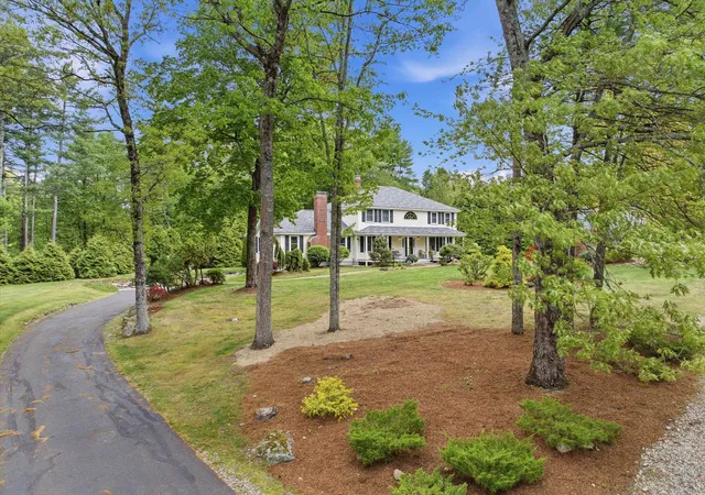 Photo 1 of Single family home for sale at 4 Hunters Rd, Bedford, NH 03110 | MLS# 5090327 | Listing updated on 2026-09-19
