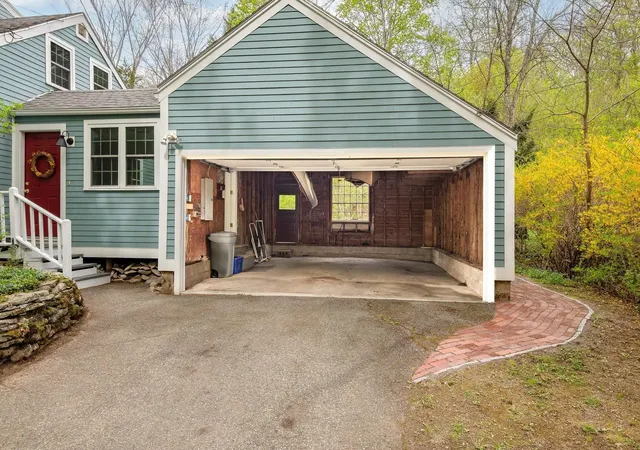 Homes for sale in Durham, NH | 15 Oyster River Rd, Durham, NH 03824 | MLS# 5090427