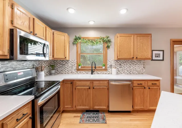 4th image of 131 Hillcrest Dr, Laconia, NH 03246 | MLS# 5090472