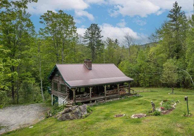 Homes for sale in Londonderry, VT | 287 Powder Mill Rd, Londonderry, VT 05148 | MLS# 5090484