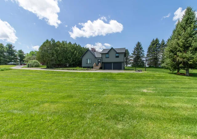 Single family home for sale at 287 Lakeview Dr, Newport, VT 05855 | MLS# 5090514