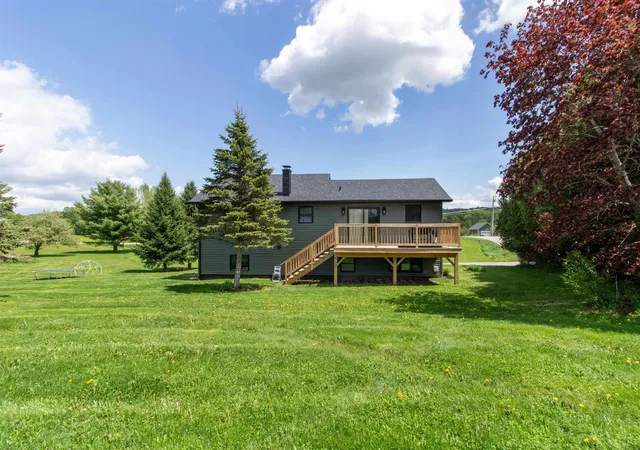Photo 2 of Single family home for sale at 287 Lakeview Dr, Newport, VT 05855 | MLS# 5090514 | Listing updated on 2026-09-14