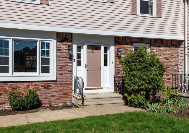 2nd image of 26 Pheasant Run Ln, Stratham, NH 03885 | MLS# 5090547