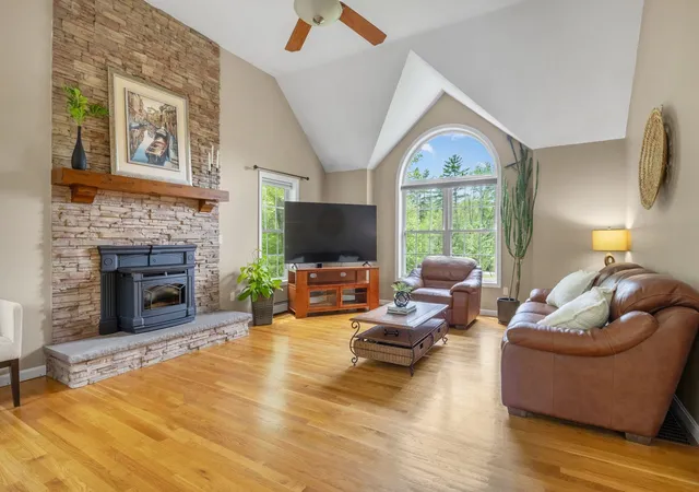 Homes for sale in Barrington, NH | 212 Oak Hill Rd, Barrington, NH 03825 | MLS# 5090700