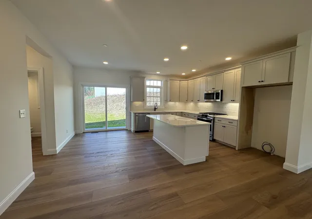 4th image of 6C Dearborn Cir, Goffstown, NH 03045 | MLS# 5090702