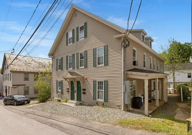 2nd image of 9 Central St, Newmarket, NH 03857 | MLS# 5090734