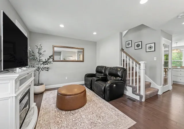 4th image of 165 Shore Dr, Nashua, NH 03062 | MLS# 5090850