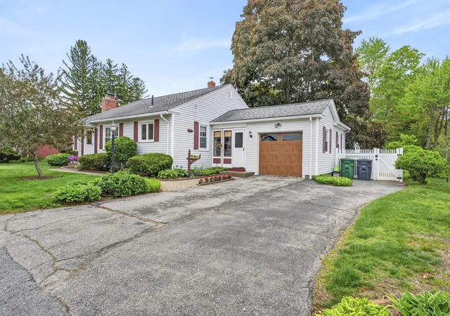 2nd image of 12 Burnett St, Nashua, NH 03060 | MLS# 5090869