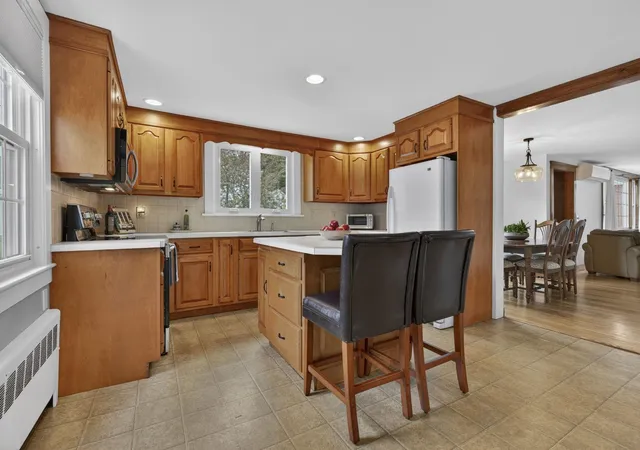 5th image of 12 Burnett St, Nashua, NH 03060 | MLS# 5090869