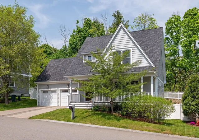 Photo 2 of Single family home for sale at 28 Laurel Ct, Portsmouth, NH 03801 | MLS# 5090893 | Listing updated on 2026-06-01