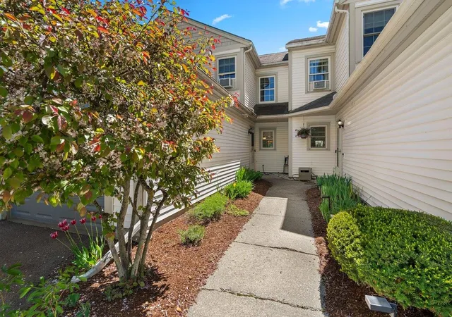 Photo 3 of Townhouse for sale at 91 Saybrook Rd, Essex Junction, VT 05452 | MLS# 5090909 | Listing updated on 2026-09-09
