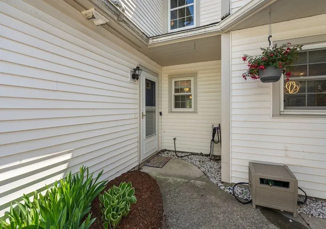 Photo 4 of Townhouse for sale at 91 Saybrook Rd, Essex Junction, VT 05452 | MLS# 5090909 | Listing updated on 2026-09-09