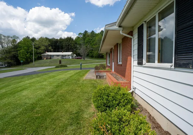 3rd image of 19 Smith'S Rd, Lyndonville, VT 05851 | MLS# 5091000