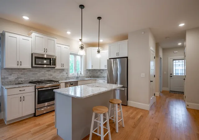 Photo 1 of Sale Pending at 10 Abenaki Cir, Merrimack, NH 03054 | MLS# 5091021 | Listing updated on 2026-08-26