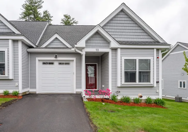 Photo 2 of Sale Pending at 10 Abenaki Cir, Merrimack, NH 03054 | MLS# 5091021 | Listing updated on 2026-08-26