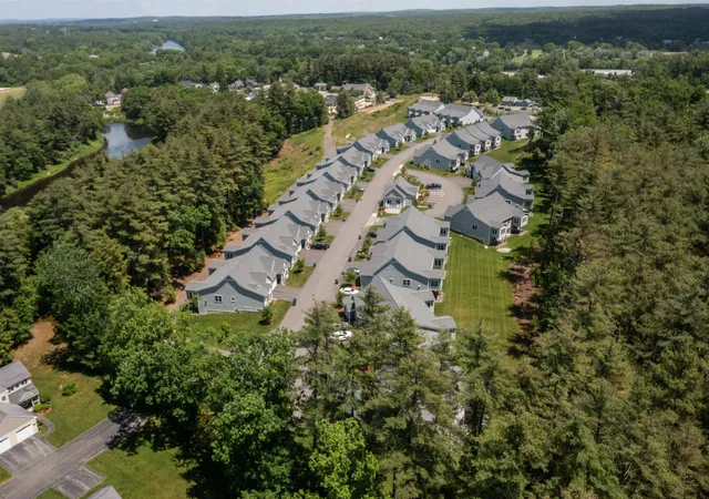 Photo 4 of Sale Pending at 10 Abenaki Cir, Merrimack, NH 03054 | MLS# 5091021 | Listing updated on 2026-08-26