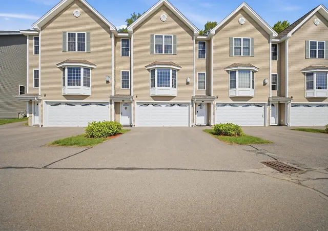 Photo 2 of Townhouse for sale at 6 Aster Ct #B, Hudson, NH 03051 | MLS# 5091054 | Listing updated on 2026-06-22