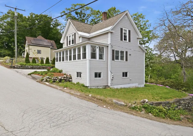 Photo 2 of Single family home for sale at 20 Prospect St, Hillsborough, NH 03244 | MLS# 5091093 | Listing updated on 2026-07-18