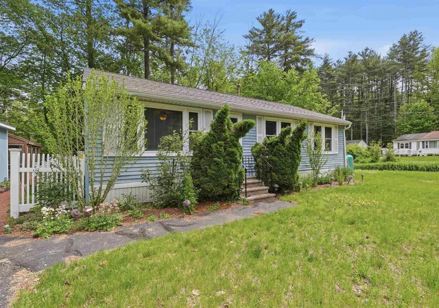 3rd image of 63 Trestle Brook Dr, Nashua, NH 03062 | MLS# 5091122