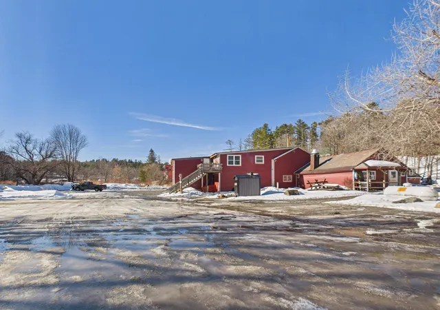 Homes for sale in Londonderry, VT | 2170 North Main St, Londonderry, VT 05148 | MLS# 5091253