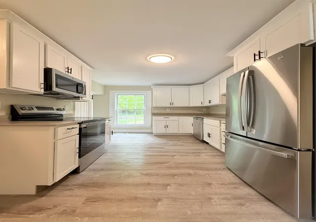 2nd image of 19 Depot Rd, Kingston, NH 03848 | MLS# 5091463