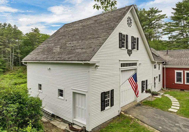 Photo 3 of Single family home for sale at 396 Governor Wentworth Hwy, Wolfeboro, NH 03894 | MLS# 5091524 | Listing updated on 2026-07-31