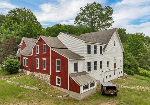 Photo 3 of Single family home for sale at 396 Governor Wentworth Hwy, Wolfeboro, NH 03894 | MLS# 5091524 | Listing updated on 2026-07-31