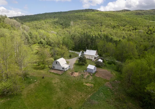 Homes for sale in Londonderry, VT | 5735 Vt Route 11, Londonderry, VT 05148 | MLS# 5091606