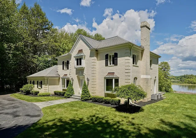 2nd image of 4 Cullen Bay Rd, Dover, NH 03820 | MLS# 5091784