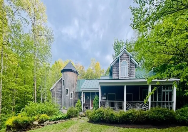 Homes for sale in West Dover, VT | 8 Twin Rocks Rd, West Dover, VT 05356 | MLS# 5091891