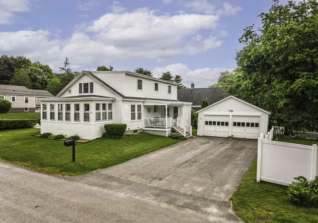 Homes for sale in Dover, NH | 6 Chesley St, Dover, NH 03820 | MLS# 5091954