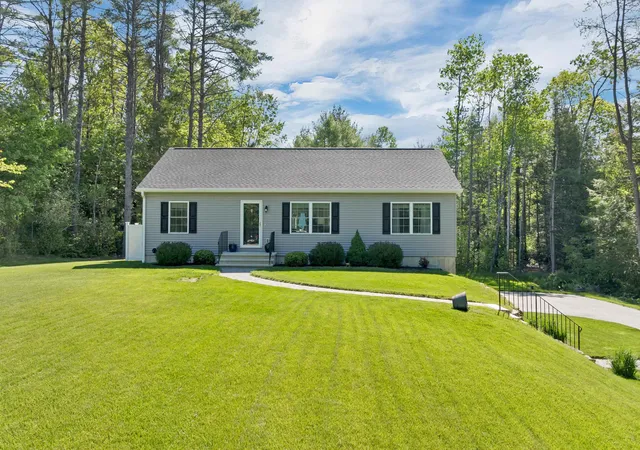 Homes for sale in Northfield, NH | 26 Brackett Ln, Northfield, NH 03276 | MLS# 5091956