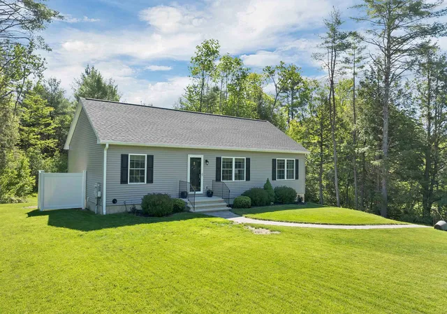 Homes for sale in Northfield, NH | 26 Brackett Ln, Northfield, NH 03276 | MLS# 5091956