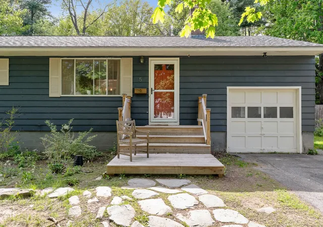 2nd image of 5 Tanglewood Dr, South Burlington, VT 05403 | MLS# 5091965
