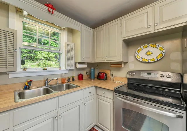 4th image of 324 Prospect St, Franklin, NH 03235 | MLS# 5092041