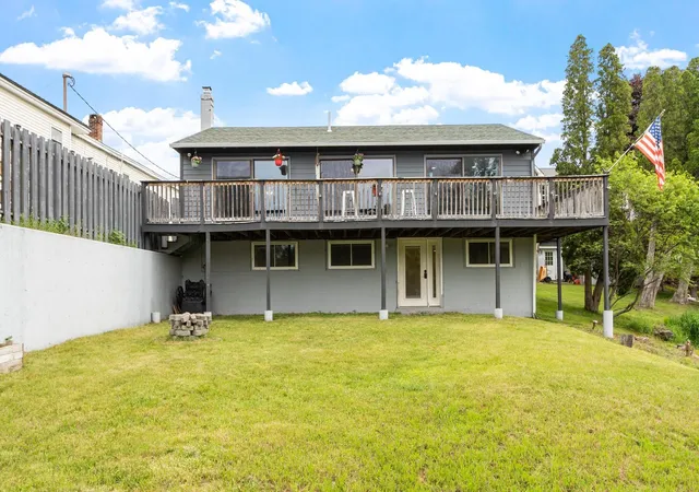 Photo 3 of Single family home for sale at 31 Main St, Raymond, NH 03077 | MLS# 5092050 | Listing updated on 2026-07-03