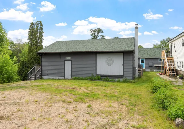 Photo 4 of Single family home for sale at 31 Main St, Raymond, NH 03077 | MLS# 5092050 | Listing updated on 2026-07-03