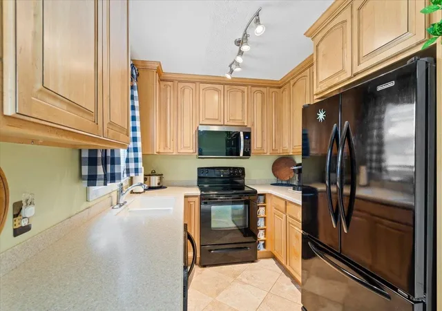 Homes for sale in South Burlington, VT | 425 Dorset St #10, South Burlington, VT 05403 | MLS# 5092073