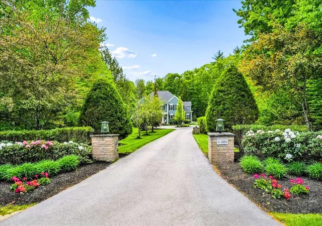 1st image of 14 Aspen Ln, Bedford, NH 03110 | MLS# 5092097