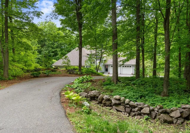 Photo 3 of Single family home for sale at 86 Wildwood Ct, Shelburne, VT 05482 | MLS# 5092138 | Listing updated on 2026-06-08