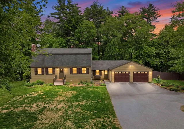 Photo 3 of Single family home for sale at 11 Mitchell St, Merrimack, NH 03054 | MLS# 5092227 | Listing updated on 2026-06-10